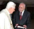 Papa Benedikti XVI i shkroi letër kryetarit të Kuvendit të Kosovës, z. Kolë Berisha