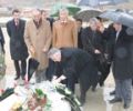 Udhëheqja e Kuvendit bën homazhe tek të rënët e familjes Jashari