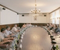 Kryeparlamentari Krasniqi priti kryetarët e komunave të Kosovës