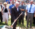Kryeparlamentari Berisha vuri gurthemelin e shkollës në Petrit të Dardanës