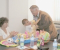 Kryeparlamentari Jakup Krasniqi priti fëmijët nga “SOS Fshati”