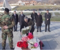 Kryekuvendari Jakup Krasniqi bëri homazhe te varri i Komandantit Legjendar, Adem Jashari