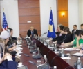 Kryeparlamentari Krasniqi priti ish-shefin e Zyrës Amerikane në Prishtinë, ambasadorin Menzies
