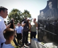 Kryekuvendari Veseli mori pjesë në ceremoninë e rivarrimit të familjarëve të Azem Bejtës