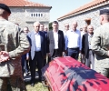 Kryekuvendari Veseli mori pjesë në ceremoninë e rivarrimit të familjarëve të Azem Bejtës