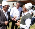 Kryekuvendari Veseli mori pjesë në ceremoninë e rivarrimit të familjarëve të Azem Bejtës
