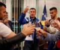 Kryekuvendari Veseli pret në aeroport përfaqësuesen e Kosovës në futboll