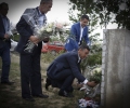 Kryetari Veseli bëri homazhe te varrezat e Familjes Deliu dhe dëshmorët në Abri të epërme 