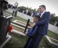 Kryetari Veseli bëri homazhe te varrezat e Familjes Deliu dhe dëshmorët në Abri të epërme 