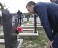 Kryetari Veseli bëri homazhe te varrezat e Familjes Deliu dhe dëshmorët në Abri të epërme 