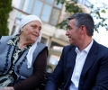 Kryetari Veseli bën homazhe dhe vendos lule për dëshmorët Ferki Aliu dhe Sadik Bega 