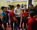 Kryetari i Kuvendit të Kosovës viziton boksierët e klubit “Gollaku” në Prishtinë 