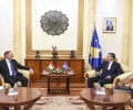 Kryeparlamentari Veseli dhe ambasadori hungarez flasin për projektet kapitale të Kosovës dhe për stadiumin e ri
