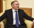 Kryeparlamentari Veseli dhe ambasadori hungarez flasin për projektet kapitale të Kosovës dhe për stadiumin e ri