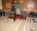 Kryeparlamentari Krasniqi vizitoi familjen Jashari