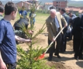 Kryeparlamentari Berisha mbolli bredha  në Kompleksin e Varrit të Rugovës dhe në Varrezat e Dëshmorëve